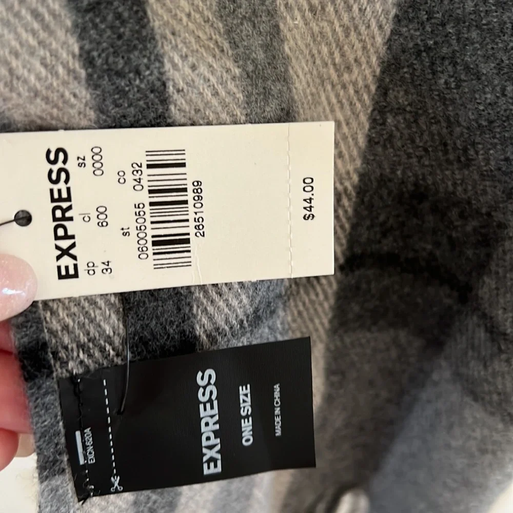 Express Scarves 🧣 - Picture 4 of 5